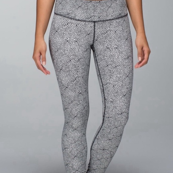 Lululemon Wunder Under Leggings, size S, smoke free home - Picture 2 of 6